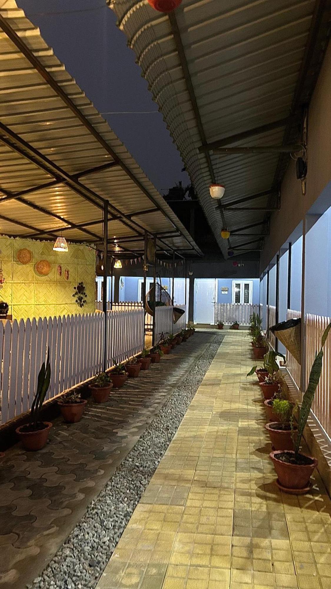 The Gulmohar Inn Ґувахаті Екстер'єр фото